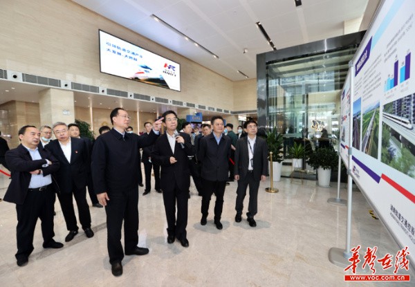 以现代化综合交通体系为牵引，在服务内畅外联中展现国企担当